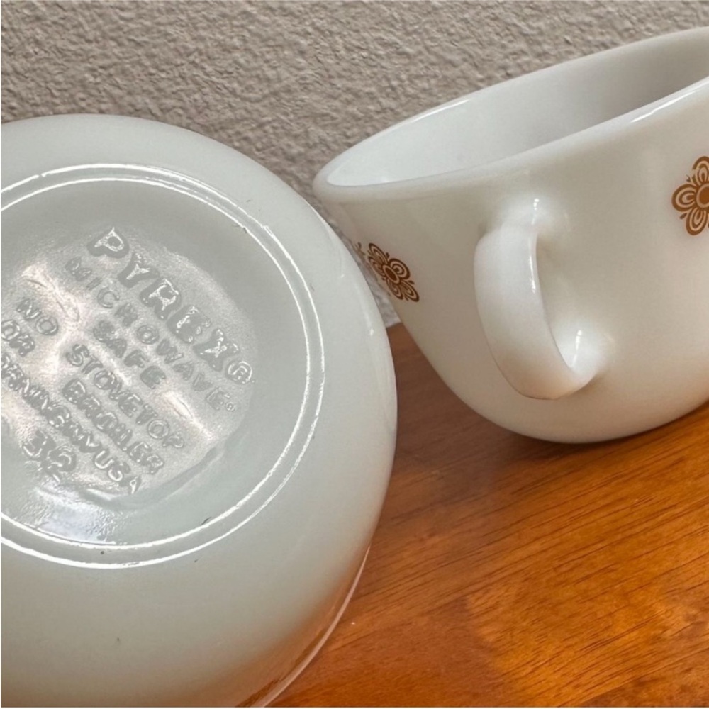 Set of 4 Vintage Pyrex/Corning Milk Glass Cups Coffee Mug Cup Retro - Picture 3 of 5